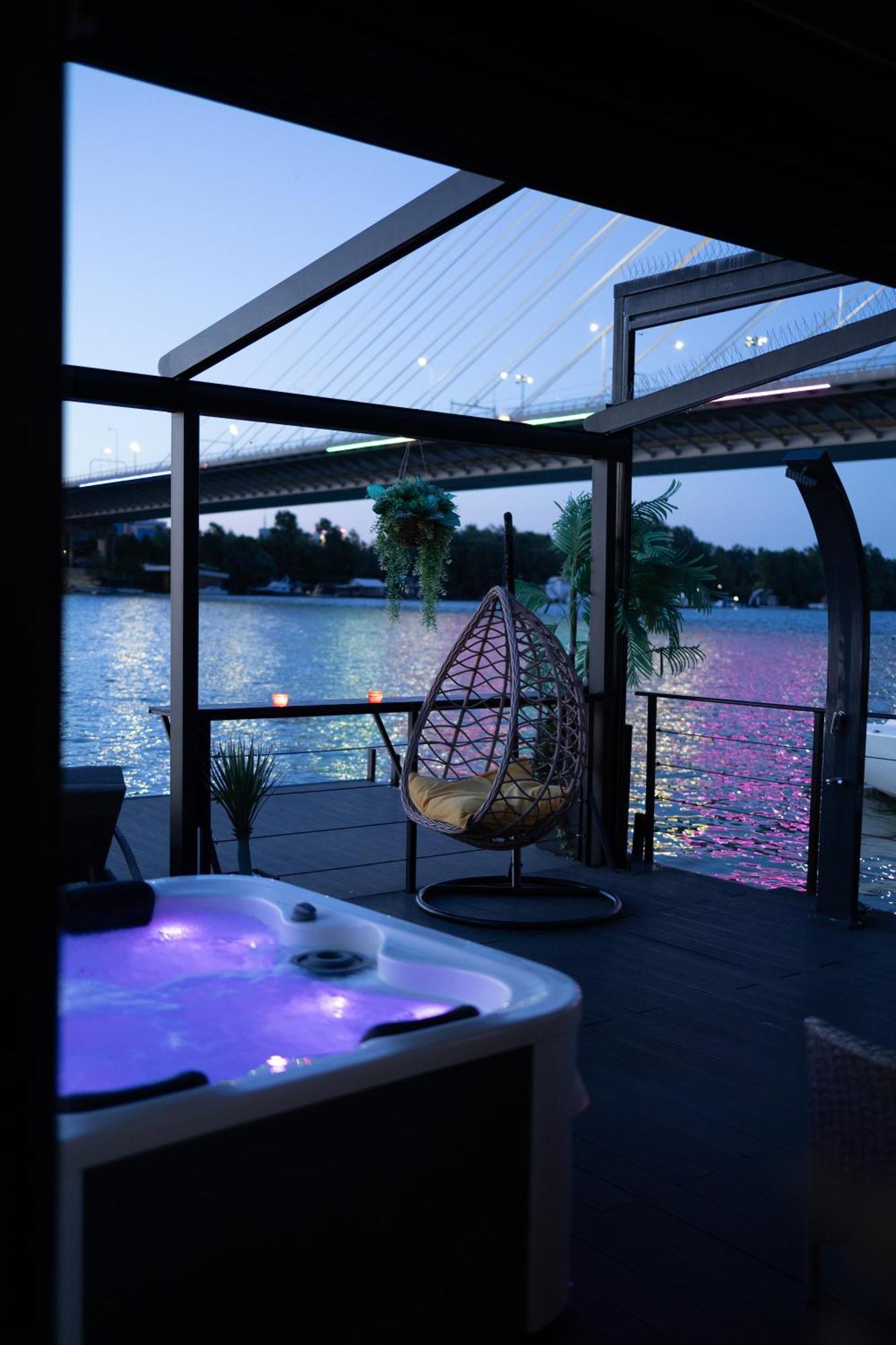 Ada Moment Splav- Kuca Na Reci Beograd- Floating House On Sava River ,Belgrad Zewnętrze zdjęcie