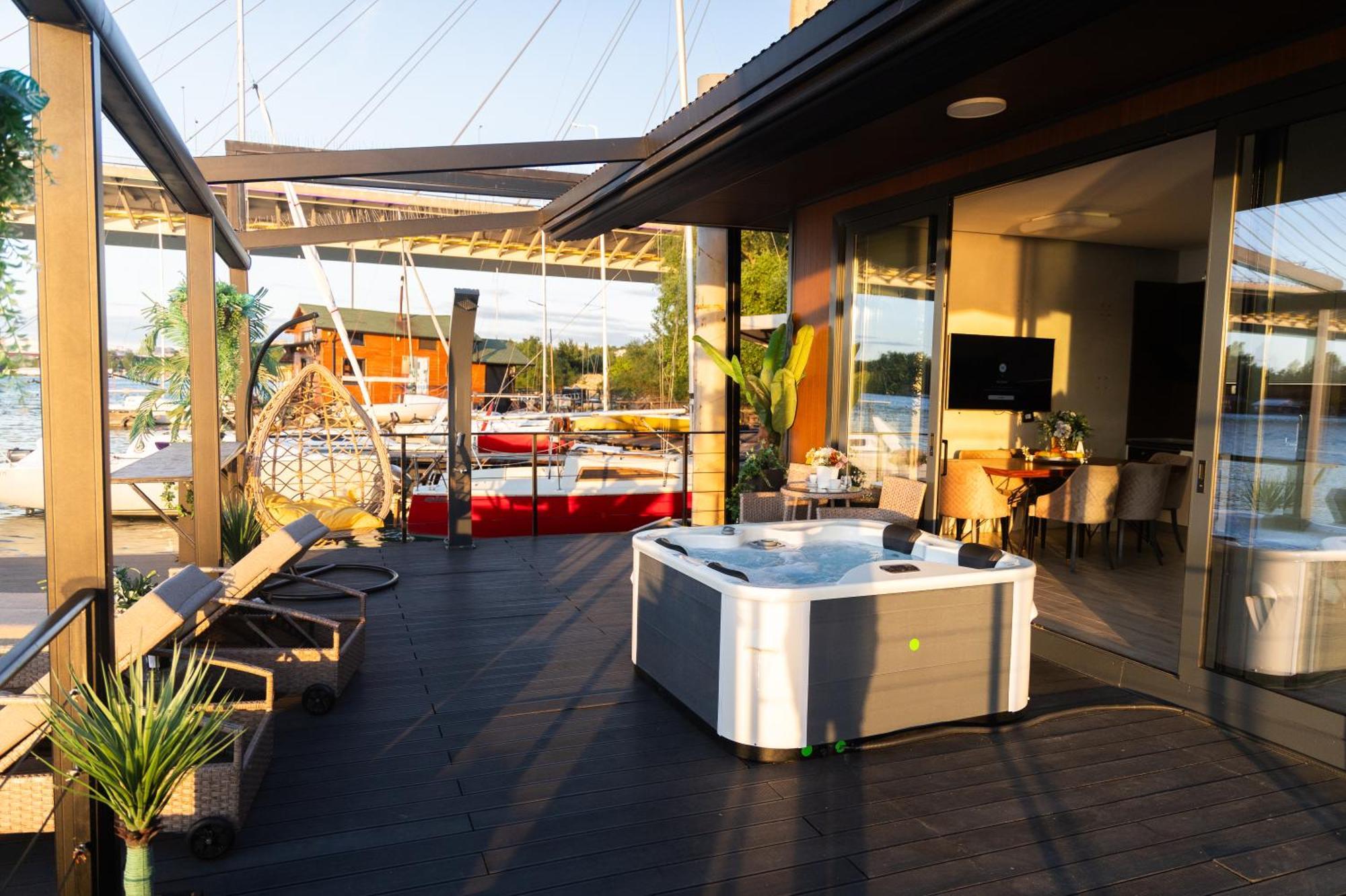Ada Moment Splav- Kuca Na Reci Beograd- Floating House On Sava River ,Belgrad Zewnętrze zdjęcie