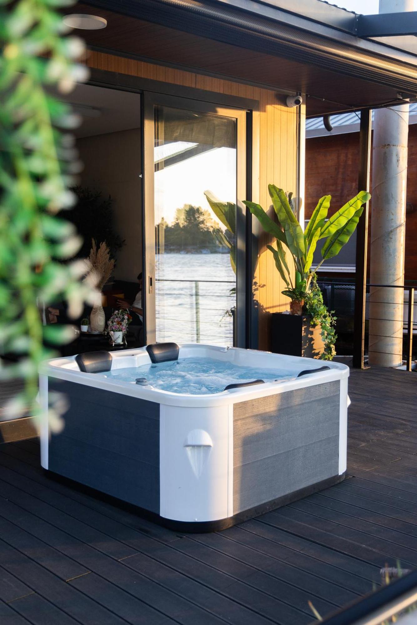 Ada Moment Splav- Kuca Na Reci Beograd- Floating House On Sava River ,Belgrad Zewnętrze zdjęcie